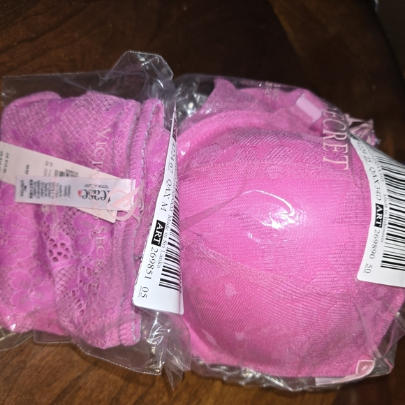 Victoria's Secret Lightly Lined Demi Bra & Tease Cheeky Panty - 34D/Medium - NEW - Picture 4 of 5